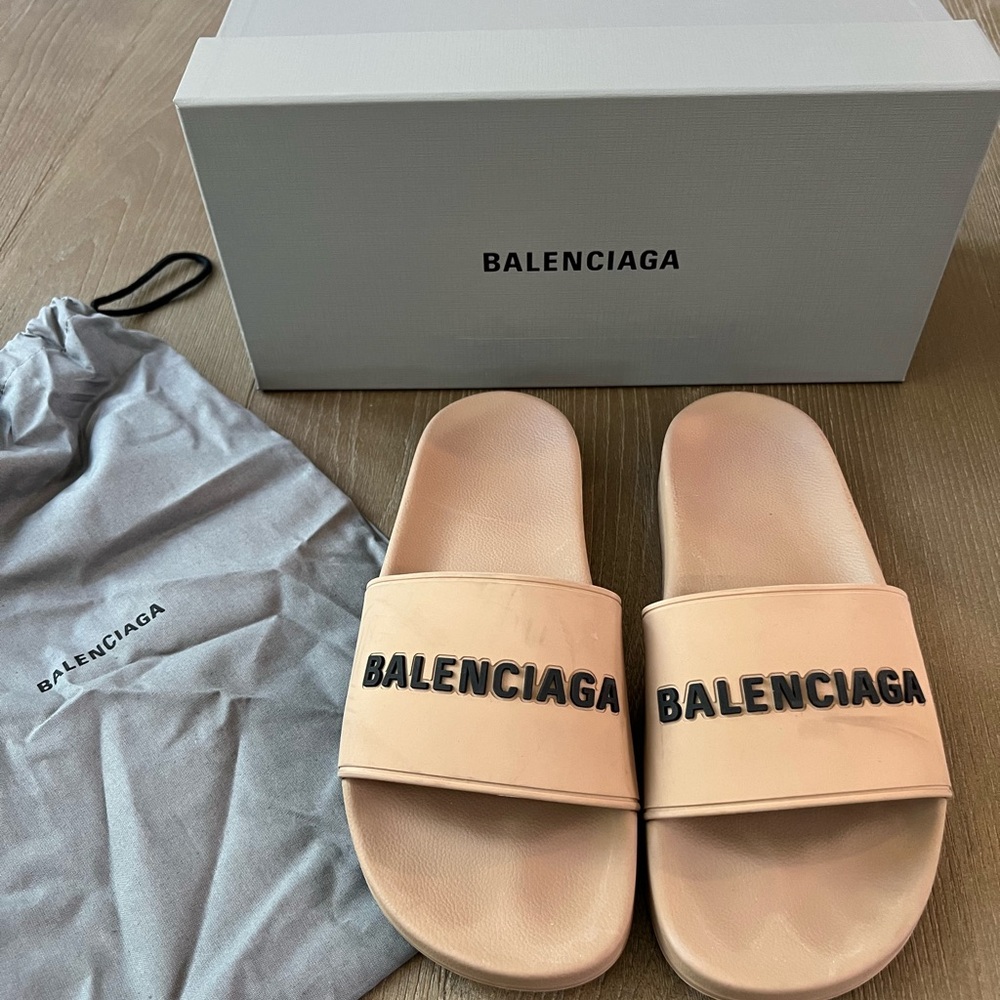 Balenciaga Logo Rubber Pool Slide. Beige. Size 40.
